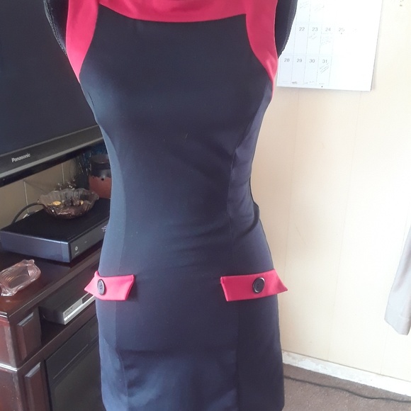 A- List Dresses & Skirts - 🎅 12/20 Host Pick 🎅Black and Red Dress